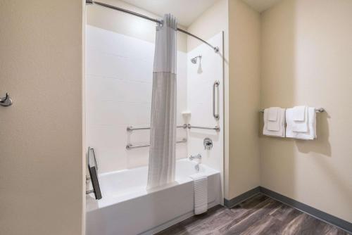 a bathroom with a tub and a shower at Comfort Suites Marysville Columbus - Northwest in Marysville