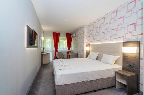 Postel nebo postele na pokoji v ubytování Family Park Hotel Kyoshkove