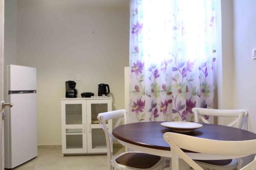 Best House, Anakreontos, Perivolaki, Nikaia, P...
