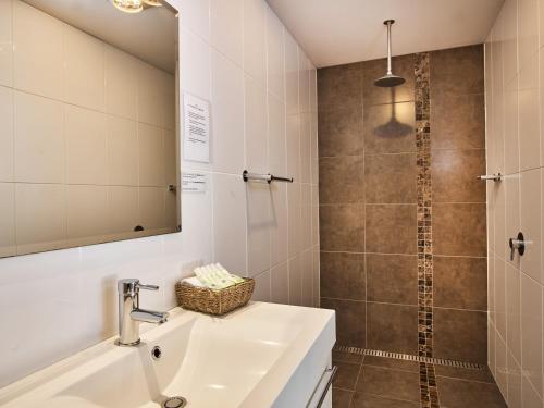 a bathroom with a sink and a shower at Myrtleford Motel on Alpine in Myrtleford