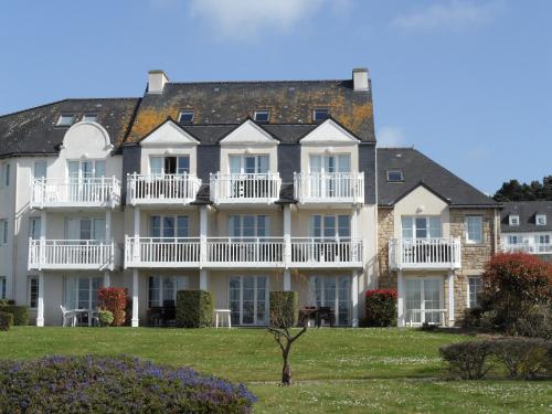 REF 060 Appartement pour quatre personnes résidence avec piscine vue Port Crouesty ARZON