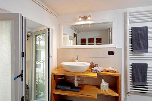 A bathroom at Vittorio 21