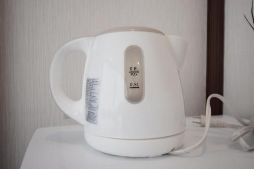 a white mixer sitting on top of a counter at 3 min to Komagome Sta by foot/15min to Shinju&Tokyo Sta by JR in Tokyo