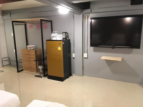Μια τηλεόραση ή/και κέντρο ψυχαγωγίας στο ICON HOSTEL