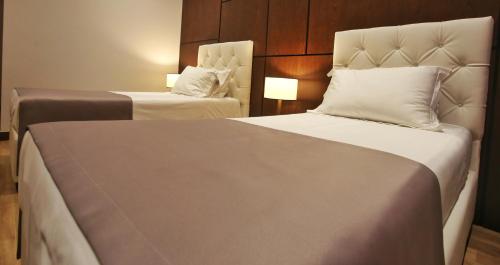 Postel nebo postele na pokoji v ubytování Portik Hotel