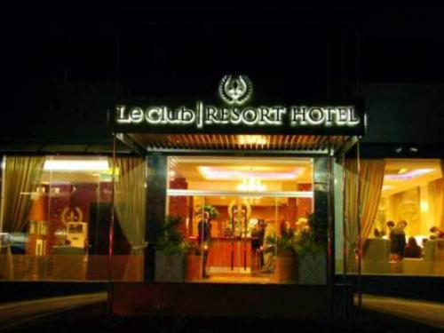 Gallery image of leclub resort hotel in Encarnación