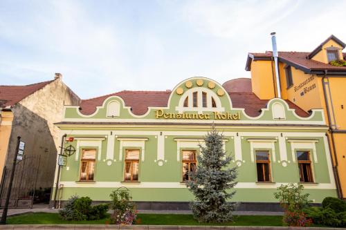 a green building with a sign that reads perimeter hotel at Pension Kokel in Dumbrăveni