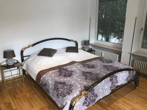 a bedroom with a bed and a window at Ferienwohnung Amperblick Fürstenfeldbruck in Fürstenfeldbruck