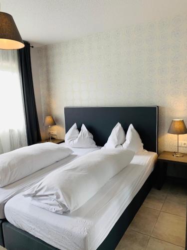 Ένα ή περισσότερα κρεβάτια σε δωμάτιο στο Akropolis Hotel