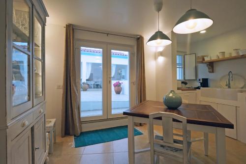 a kitchen with a table and a dining room at Casa da Avó Pam in Alcáçovas