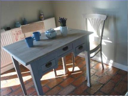 a table and a chair in a room at Fajne Miejsce in Jeziorany
