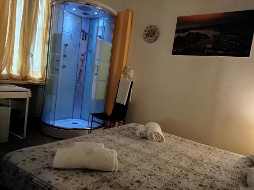a bedroom with a shower and a bed in a room at Hotel Youri Il Magnifico in Genova