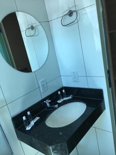 a bathroom with a sink and a mirror at Hotel Rotamerica in Campinorte