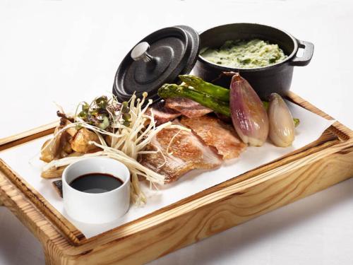 a plate of food with meat and vegetables on a tray at Quinta de la Rosa in Pinhão