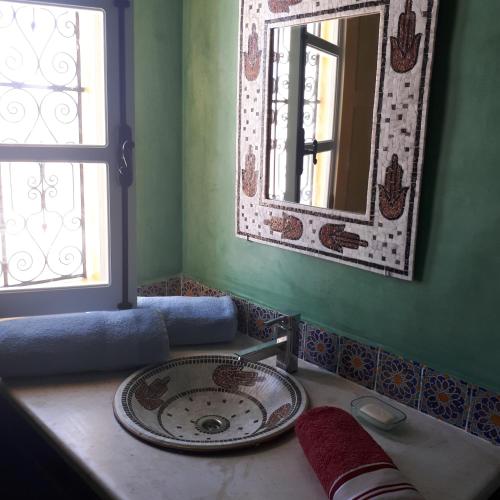 a bathroom with a sink and a mirror at Dar El Jerbi in Mezraya