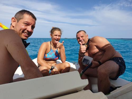 Clientes alojados en Asaa View Maldives