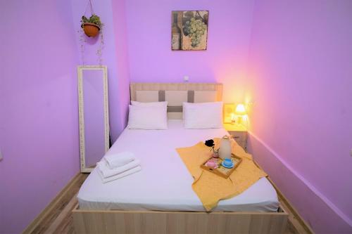 Ένα ή περισσότερα κρεβάτια σε δωμάτιο στο Freedom Square Apartment