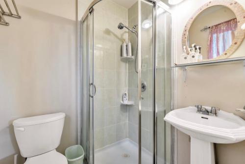 Koupelna v ubytování Orchid House by Elevate Rooms