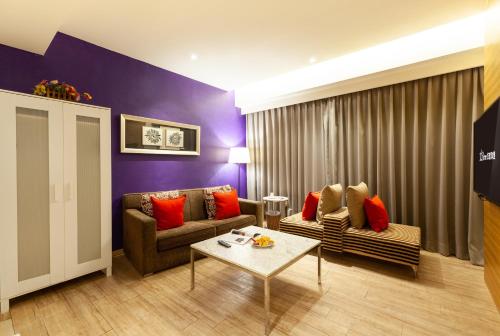 a living room with a couch and a table at 168 Motel-Hsinchu in Hsinchu City