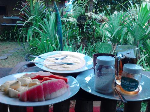 a table with two plates of food on it at Pondok Balian in Selemadeg