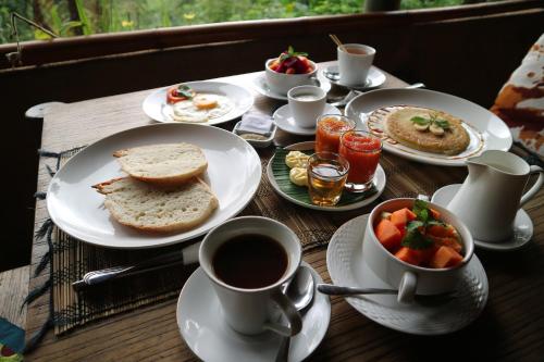 Еда / где поесть недалеко от of country house