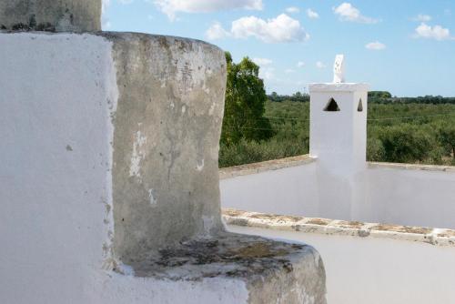 a white building with a cross on top of it at Tenuta Afra in Squinzano