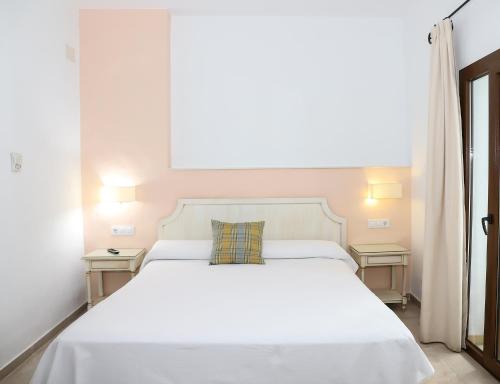 Imagen de la galería de Hostal Doña Lola Marina, en Zahara de los Atunes