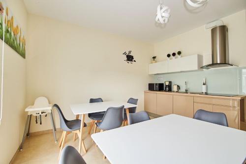 a room with two tables and chairs and a kitchen at Willa Asia in Sromowce Niżne