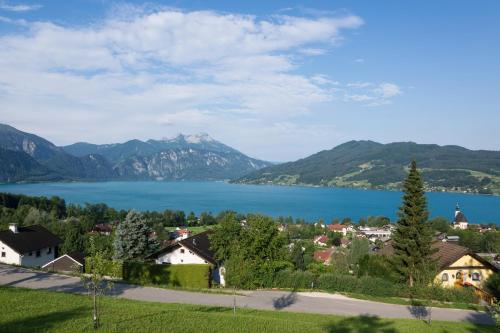 a town with a lake and mountains in the background at Attersee-Chalet Angermann Familie Spalt in Steinbach am Attersee