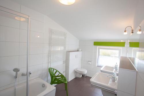 a white bathroom with a sink and a toilet at Haus Dreischläfer deluxe in Dreschvitz