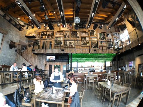 Reštaurácia alebo iné gastronomické zariadenie v ubytovaní Apartment Olivia