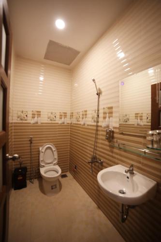a bathroom with a toilet and a sink at Thanh Thuy in Cu Chi