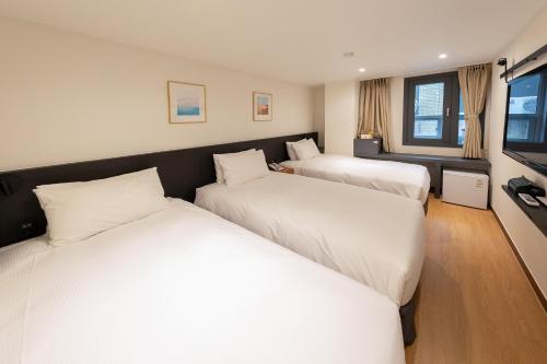 Voodi või voodid majutusasutuse Hotel Firststay Myeongdong toas