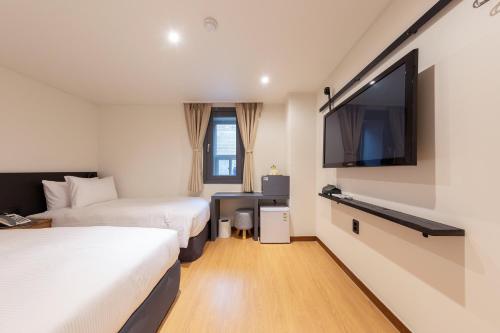 Voodi või voodid majutusasutuse Hotel Firststay Myeongdong toas