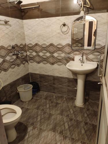 Ένα μπάνιο στο Hotel Golden Woods
