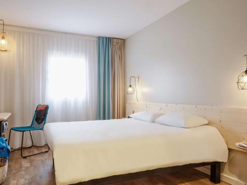 Postel nebo postele na pokoji v ubytování ibis Thalassa Hyeres Plage