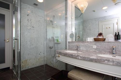Bilik mandi di The Celecton Premier Kobe Sanda Hotel