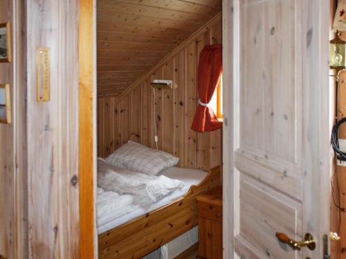 Lova arba lovos apgyvendinimo įstaigoje 6 person holiday home in Brekstad