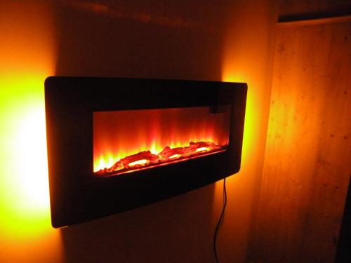 a fireplace on the wall of a room at KrokusChata pod Sokolicą in Krościenko