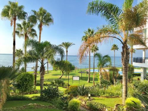 MI CAPRICHO, Beachfront, Grownfloor, Private Garden & Terrace ...
