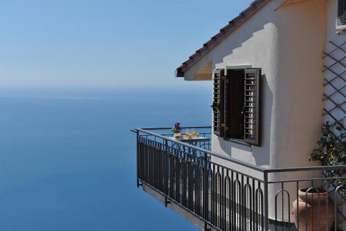 Γενική θέα στη θάλασσα ή θέα στη θάλασσα από  αυτό το bed & breakfast