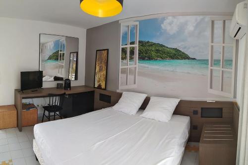 a bedroom with a bed with a view of the beach at Studio avec GRANDE PISCINE, PLAGE Vanille Caraïbes in Saint-François