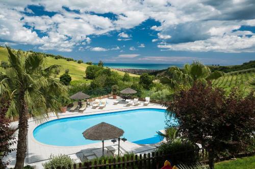 Bazén v ubytování Country House Il Cascinale nebo v jeho okolí