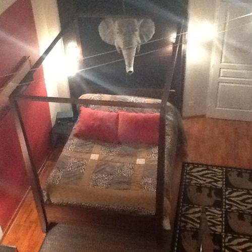 a bed with an elephant head on top of it at La Villa Blanche in Marseille