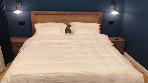 
A bed or beds in a room at HouseHotel Riverside
