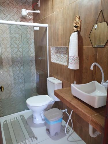 a bathroom with a toilet and a sink and a shower at Conchas de Maragogi in Maragogi