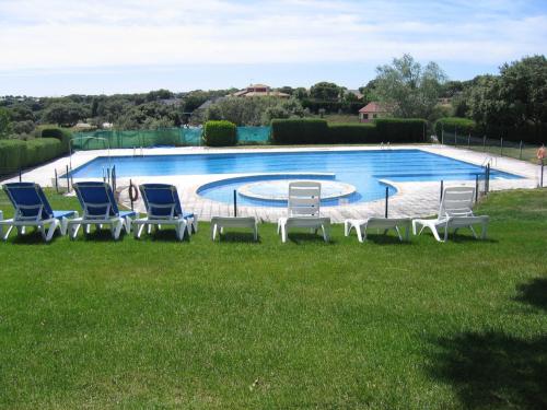 Piscina de la sau aproape de Estudio con Wifi y vistas al Campo de Golf de Salamanca