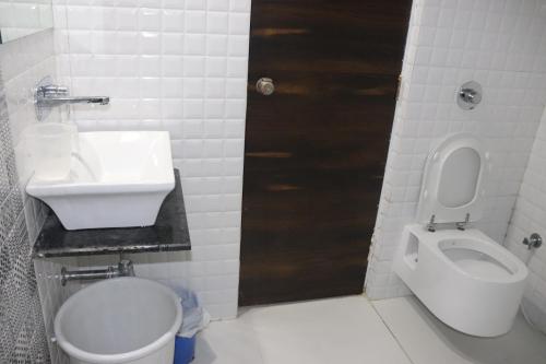 Un baño de Hotel Venkateshwar