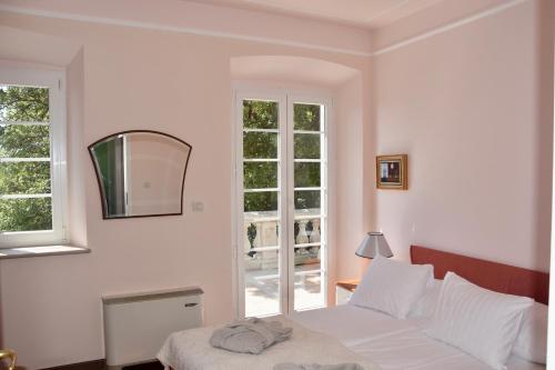 En eller flere senger på et rom på Villa Tereza