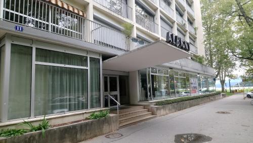 Bangunan di mana terletaknya homestay